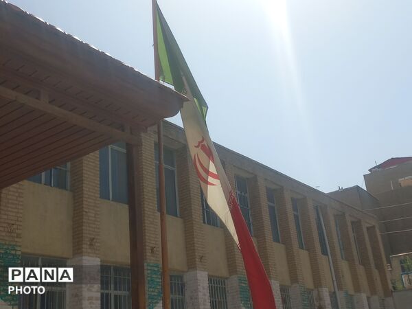 بازدید مدیر آموزش و پرورش ناحیه ۴ کرج از مدرسه تزکیه اسکان زائران رهبر شهید