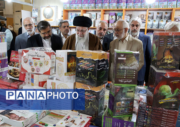 بازدید رهبر معظم انقلاب اسلامی از سی‌وپنجمین نمایشگاه کتاب تهران