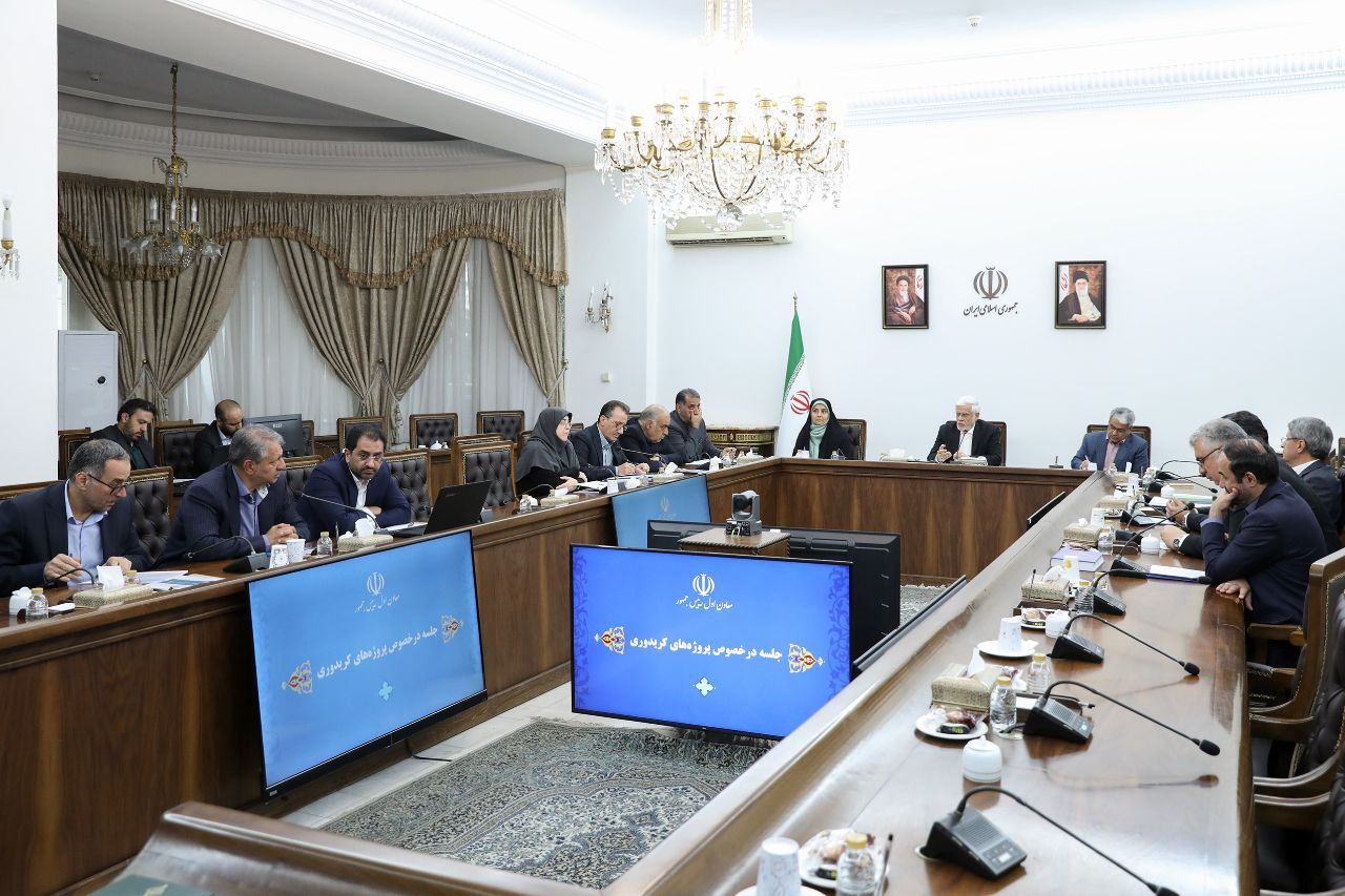 تکمیل، ساخت و توسعه طرح‌های کریدوری منافع بزرگی برای کشور دارد