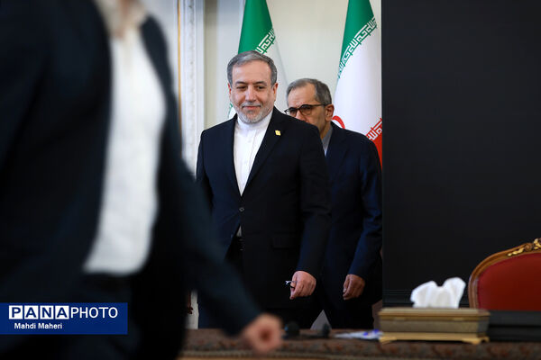 نشست وزیر امور خارجه با سفرا و روسای نمایندگی‌های خارجی مقیم تهران