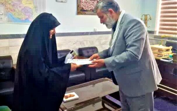 تقدیر مدیر آموزش و پرورش خلجستان قم از خبرنگار پانا