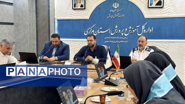 نشست صمیمانه قائم‌مقام سازمان دانش‌آموزی کشور با نمایندگان دانش‌آموزان پیشتاز وخبرنگاران‌پانای استان مرکزی