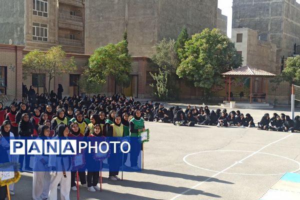 برگزاری برنامه های شاد و متنوع به مناسبت هفته تربیت بدنی در دبیرستان فضیلت شاهد