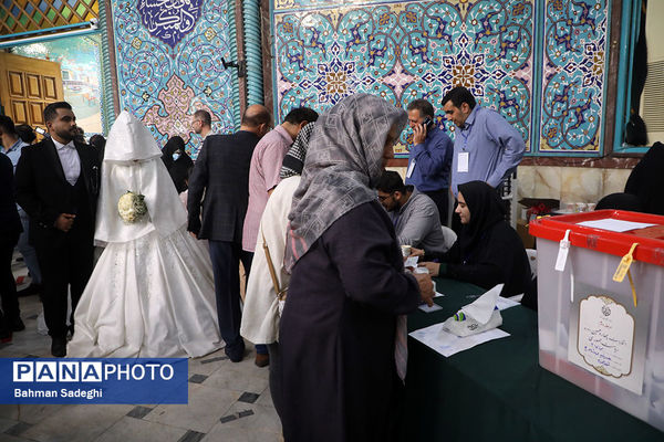 مرحله دوم انتخابات چهاردهمین دوره ریاست‌ جمهوری در حسینیه ارشاد