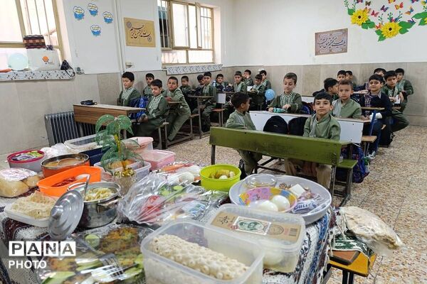 روز جهانی کودک با طعم مهربانی در مدرسه شهید رجایی
