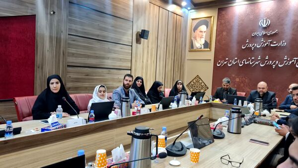 جلسه هم‌اندیشی حوزه روابط عمومی‌های شهرستان‌های استان تهران با حضور دانش‌آموز خبرنگاران پانا 