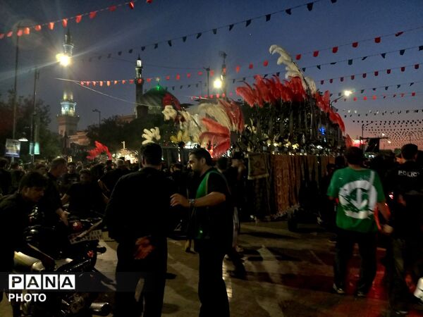 همراهی هیات زینب کبری(س) با کاروان نمادین اسرای کربلا