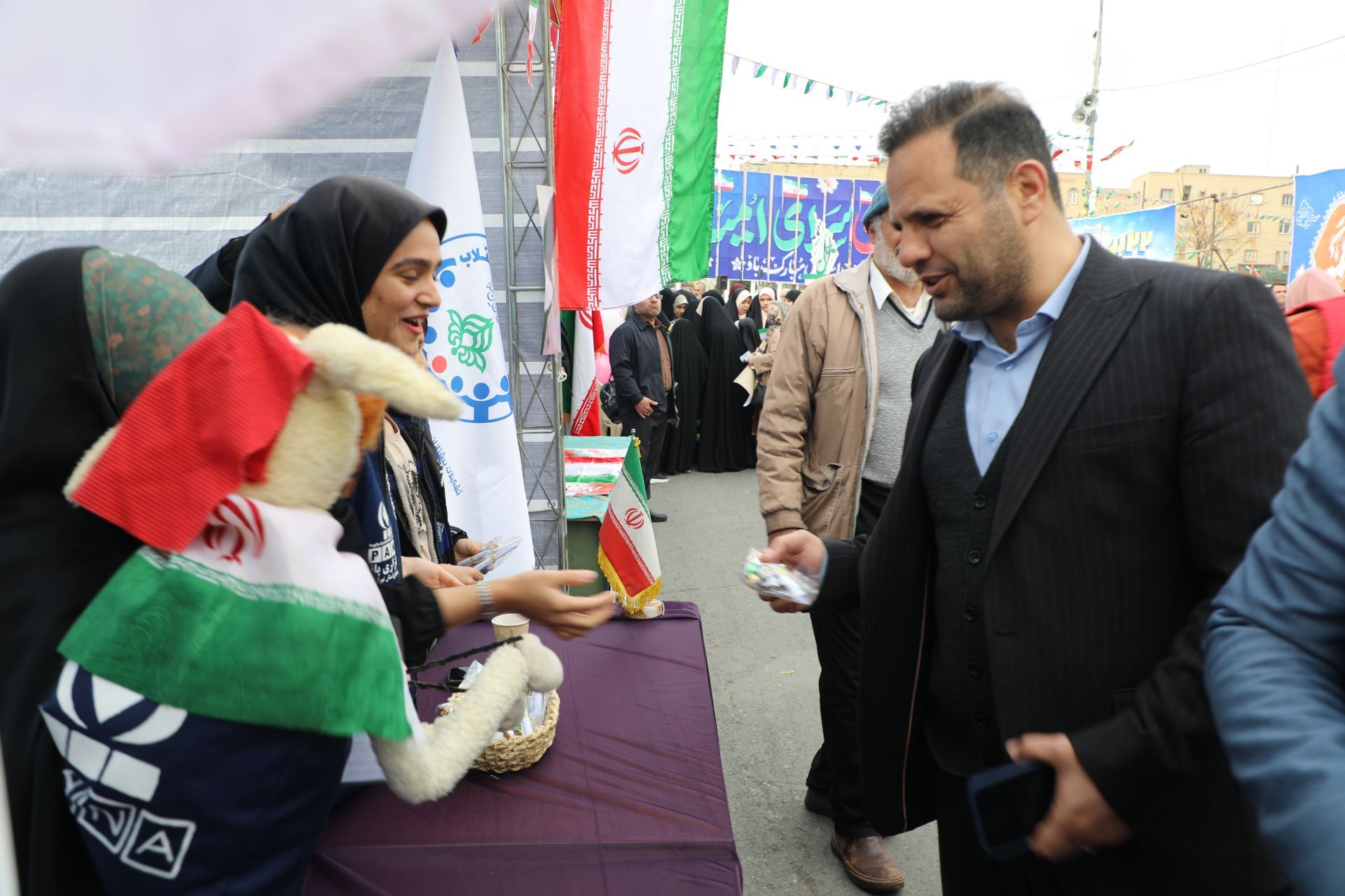 نقش‌آفرینی دانش‌آموزان در راهپیمایی ۲۲ بهمن، پشتوانه‌ساز سرمایه اجتماعی و تربیت شهروند مسئول است