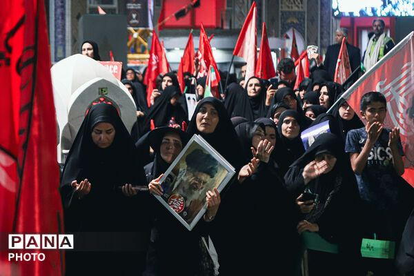 اقامه نماز بر پیکر مطهر رهبر شهید انقلاب در حرم مطهر رضوی-۲