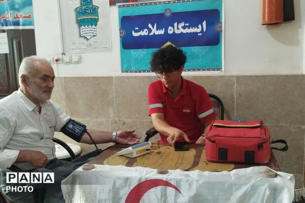 مصلی فیروزکوه در دومین جمعه خردادماه، معطر به یاد شهدا و حماسه مقاومت شد