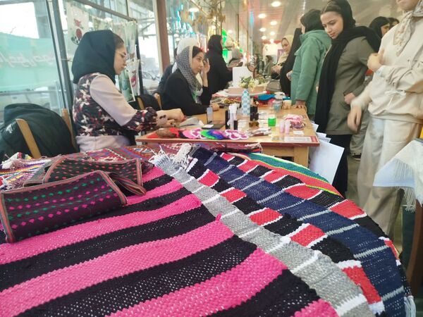 برگزاری نمایشگاه نوروزی ارغوان در فاروج