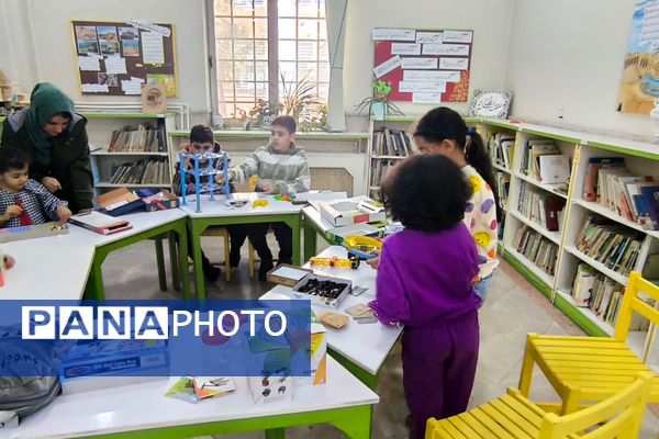 غرفه کار آفرینی و غرفه بازی به مناسبت دهه فجر در کانون پرورش فکری اندیشه