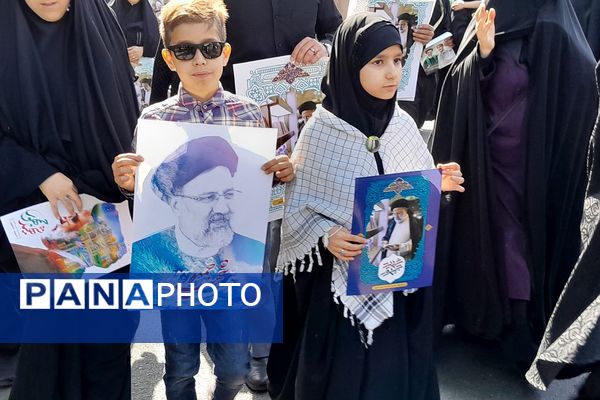 حضور میلیونی مردم تهران برای بدرقه شهید جمهور و یاران