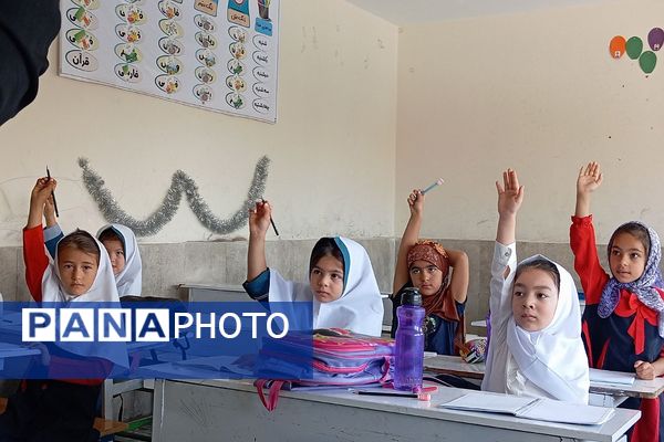 افتتاحیه‌ طرح دوره پیش دبستانی در دبستان‌ دخترانه صادقیه شهریار