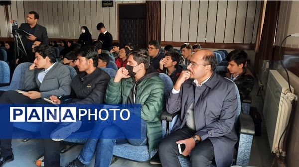 اولین نشست روسای تشکل‌های دانش‌آموزی مدارس سمپاد استان در دبیرستان فرزانگان ۲دوره دوم ناحیه۷ مشهد 