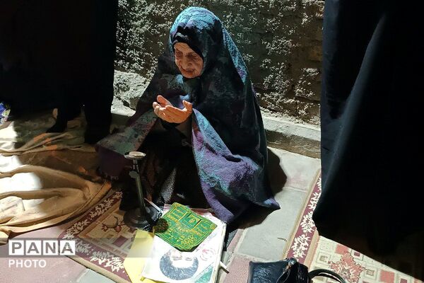 نماز استغاثه و پرچم‌افرازی مردم محله امرآباد شهرستان ورامین 