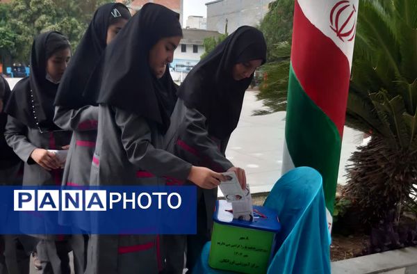 جشن عاطفه‌ها در دبیرستان فرزانگان قائمشهر