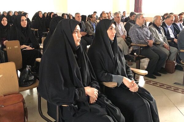 جلسه توجیهی مدیران در دبیرستان آرمیتا مصلی نژاد ناحیه 2 شهرری 