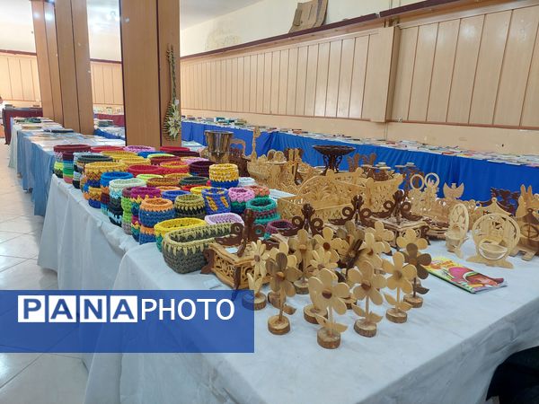 نمایشگاه کتاب وصنایع دستی در کاشمر