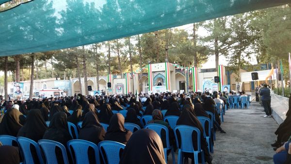 غبارروبی مزار شهدا توسط مسئولین شهرستان نیشابور انجام شد 