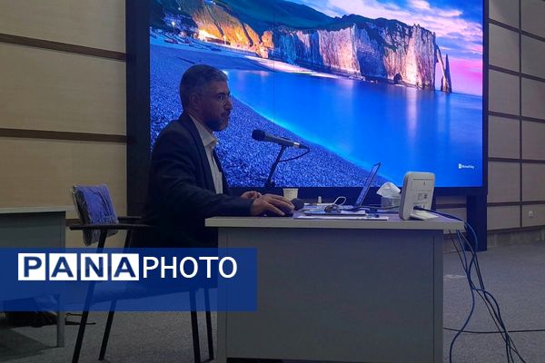 برگزاری کارگاه آموزشی هوش مصنوعی در سالن اجتماعات دکتر گل نراقی