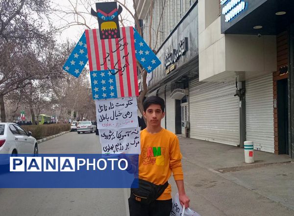 حضور پر شور مردم مشهد در راهپیمایی ۲۲ بهمن