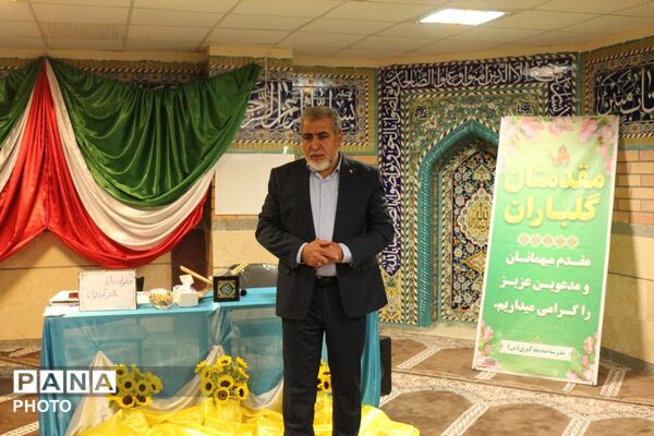 تأکید مدیر آموزش‌و‌پرورش فیروزکوه بر ضرورت همکاری خانواده و مدرسه در جلسه انجمن اولیا و مربیان