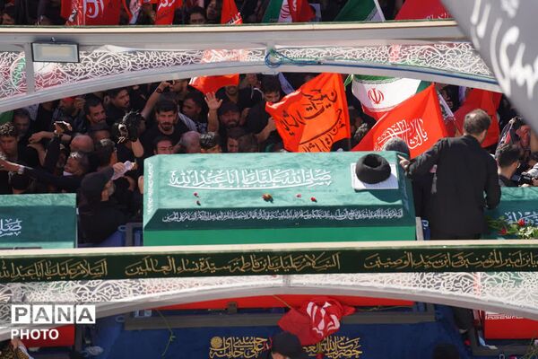 حماسه وفاداری بیعت در پایتخت معنوی ایران؛ بدرقه میلیونی آقای شهید ایران در مشهد مقدس 