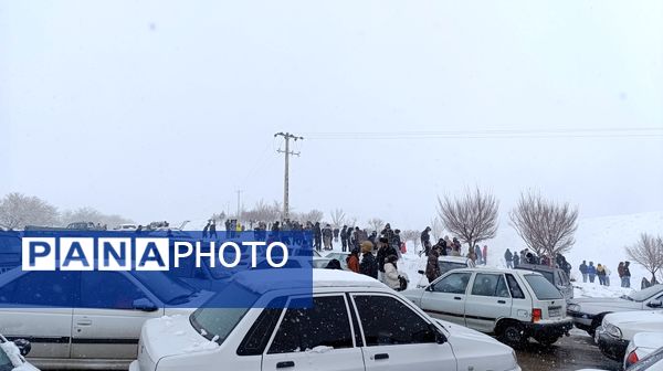  برف بازی مردم نیشابور در روستای برف ریز 