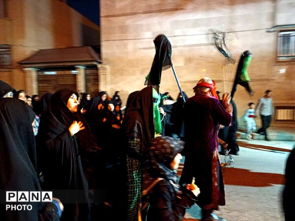 همراهی هیات زینب کبری(س) با کاروان نمادین اسرای کربلا