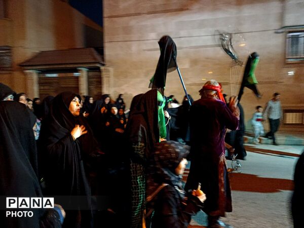 همراهی هیات زینب کبری(س) با کاروان نمادین اسرای کربلا