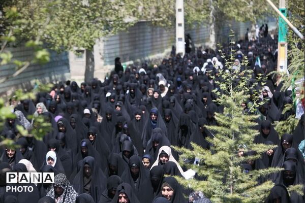 مردم نظرآباد با قلب‌هایی مالامال از عشق و وفا در سوگ رهبر شهید گردهم آمدند
