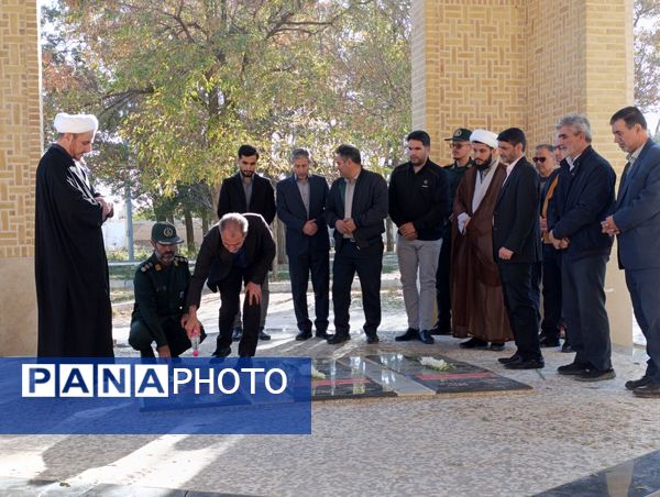 غبار روبی مزار شهدای گمنام شهرستان سلطانیه 