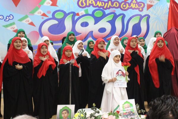 جشن ایرانمون در دبیرستان نمونه دولتی مهشید مصلی‌نژاد