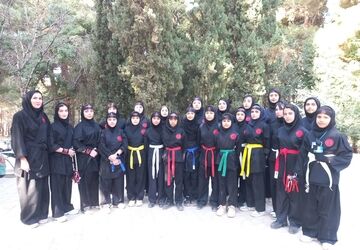 صعود تا نشاط؛دختران ورزشکار در دامان کوه خواجه هفته ی تربیت بدنی را جشن گرفتند