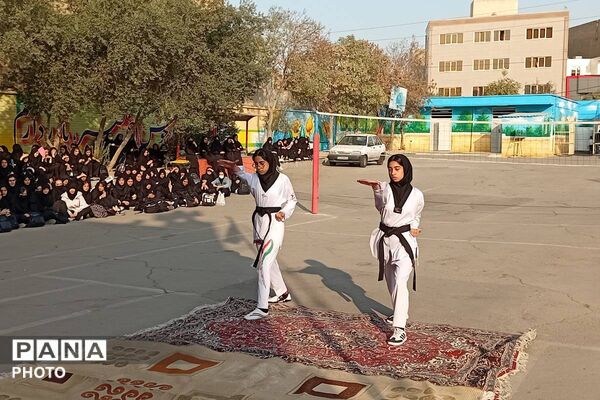 المپیاد ورزشی و اجرای برنامه‌های متنوع به مناسبت هفته تربیت بدنی در دبیرستان شهدای محراب قرچک