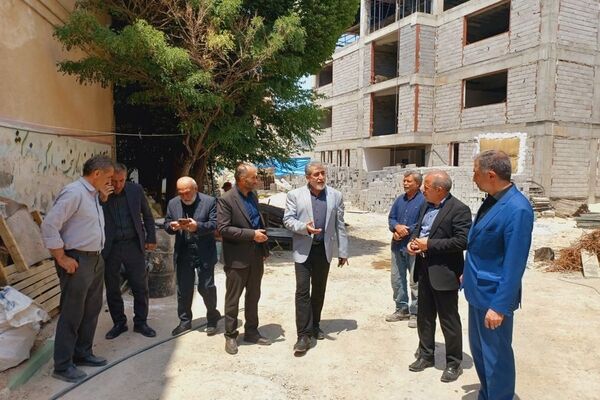 بازدید نماینده مجلس و مدیر آموزش‌و‌پرورش فیروزکوه از پروژه بازسازی مدرسه امیرکبیر