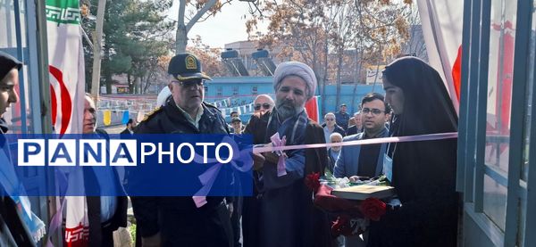 دبیرستان هاجر(س) میزبان زنگ انقلاب 