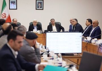 عارف: تا دستیابی به تصمیم نهایی، هیچ مسئولی حق اظهارنظر شخصی درباره بنزین ندارد
