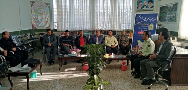 دیدار رئیس پلیس فتا کاشمر با پرسنل دبیرستان آیت‌الله خامنه‌ای 