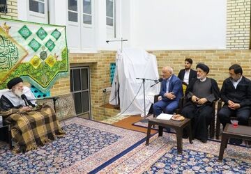 دولت با حفظ اقتدار ملی و در چارچوب عزت، حکمت و مصلحت امور کشور را پیش می‌برد