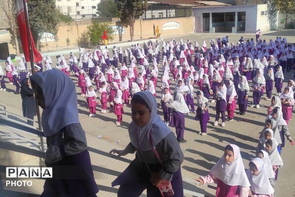 شروع سال تحصیلی با یاد شهیدان، دبستان فرزانگان شهرستان رباط‌کریم
