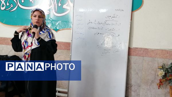 اولین جلسه آموزش خانواده در دبستان نیایش با حضور خانم موسوی