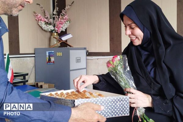 شاخه ای گل؛ هزاران قدردانی