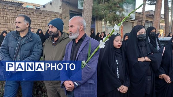 بدرقه شهدای گمنام در شهرستان کوهپایه 