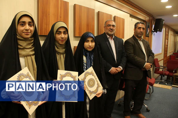 تقدیر از دانش‌آموزخبرنگاران برگزیده رویداد «فرزندان انقلاب» در قم