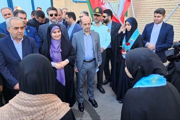 وزیر راه و شهرسازی زنگ مهر و مقاومت را در تبریز نواخت 