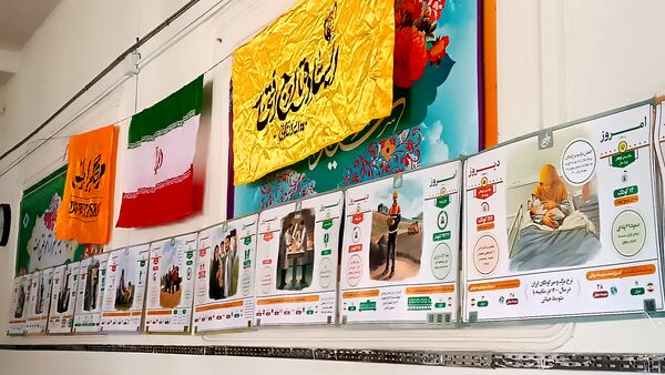 آماده‌سازی نمایشگاه انقلاب به‌‎مناسبت دهه فجر در دبیرستان شاهد ابوذر غفاری نیشابور 