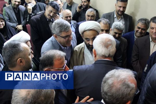 وزیر نیرو برای افتتاح پروژه‌های دهه فجر وارد آزادشهر شد