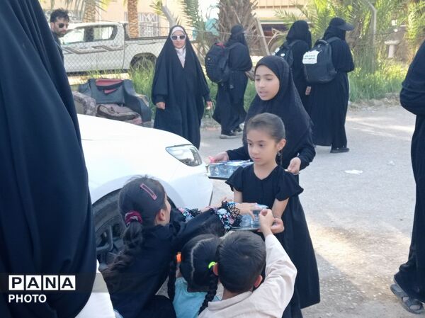 آیینِ کوچکِ مهمان‌نوازی در مسیرِ بی‌پایانِ نجف به کربلا
